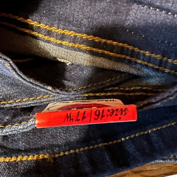 NWT What About Me 'WAM' Womens Denim Jeans 16/17W Distressed Embroidered Stretch - Picture 4 of 8